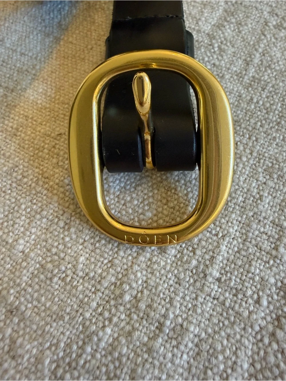 Doen Black Leather Belt with Gold Oval Buckle and Pin